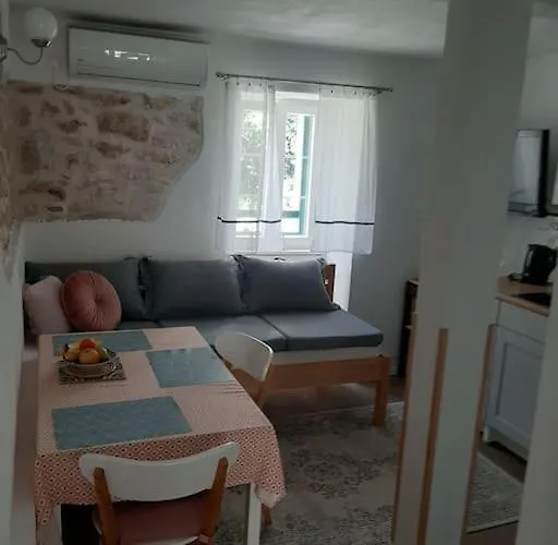 Sparoga - Dalmatian Stone House For