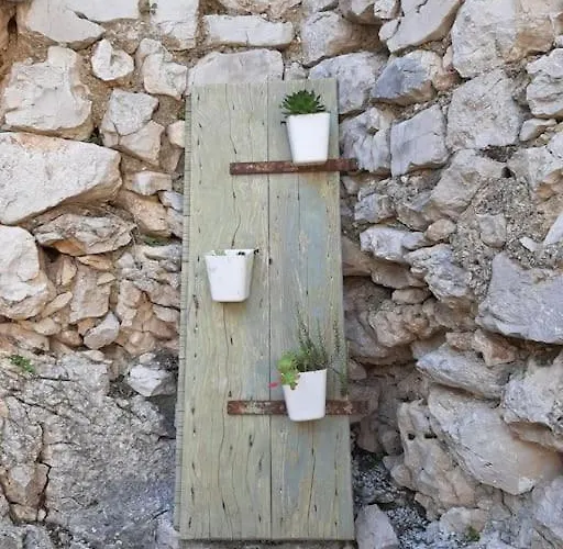 Sparoga - Dalmatian Stone House For