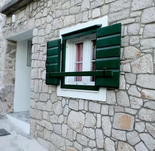Sparoga - Dalmatian Stone House For